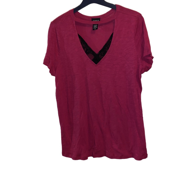 Women's Torrid Pink and black Lace V-Neck T-Shirt Size 00 14-16 - Picture 1 of 4